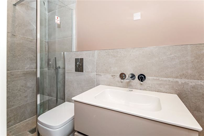 3 bedroom flat, Farne House, 12 Crewe Street NE68 - Available