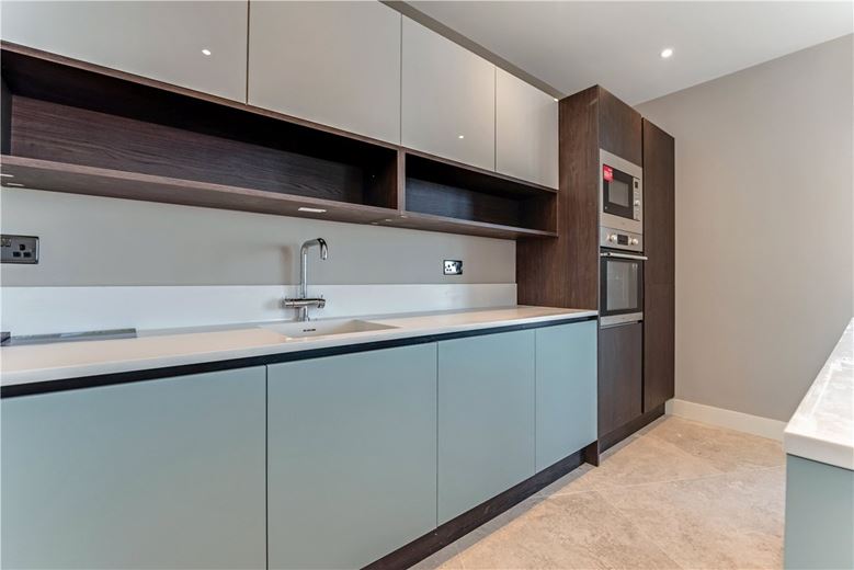 3 bedroom flat, Farne House, 12 Crewe Street NE68 - Available