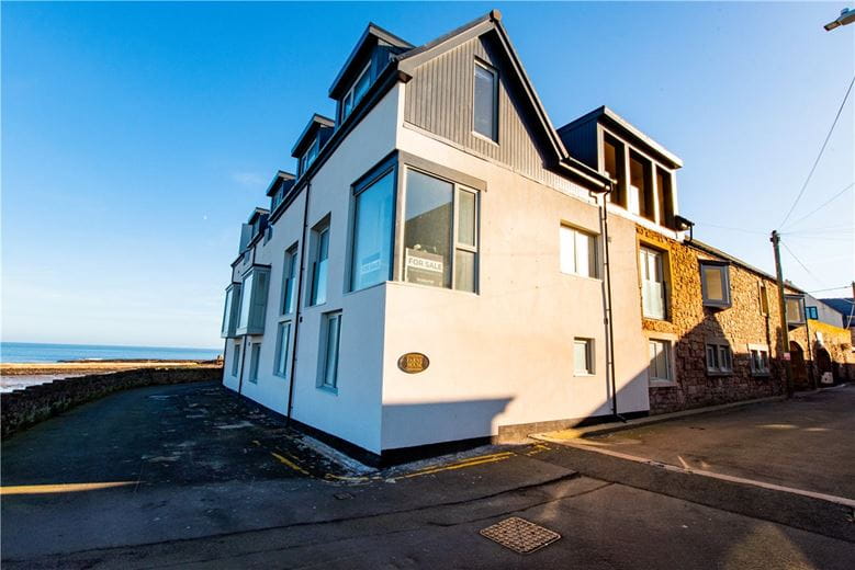 3 bedroom flat, Farne House, 12 Crewe Street NE68 - Available