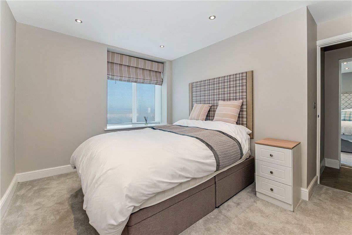 3 bedroom flat, Farne House, 12 Crewe Street NE68 - Available