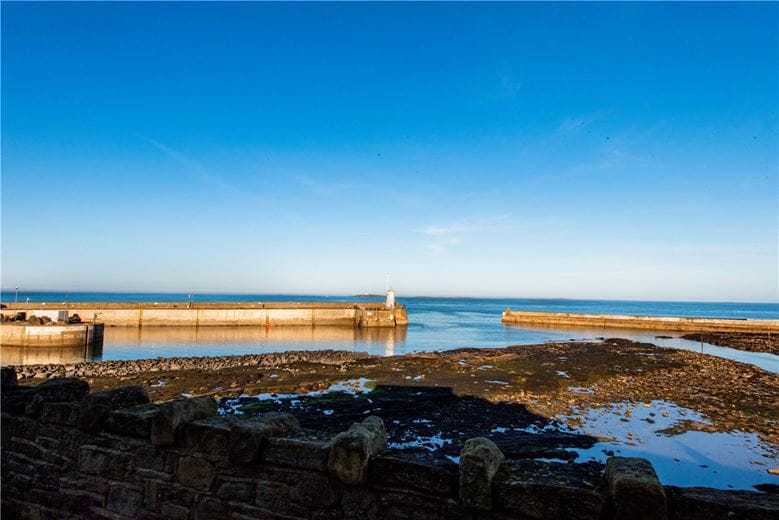 3 bedroom flat, Farne House, 12 Crewe Street NE68 - Available