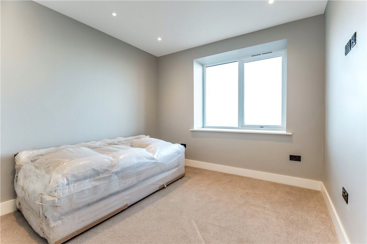 2 bedroom flat, Farne House, 12 Crewe Street NE68 - Available
