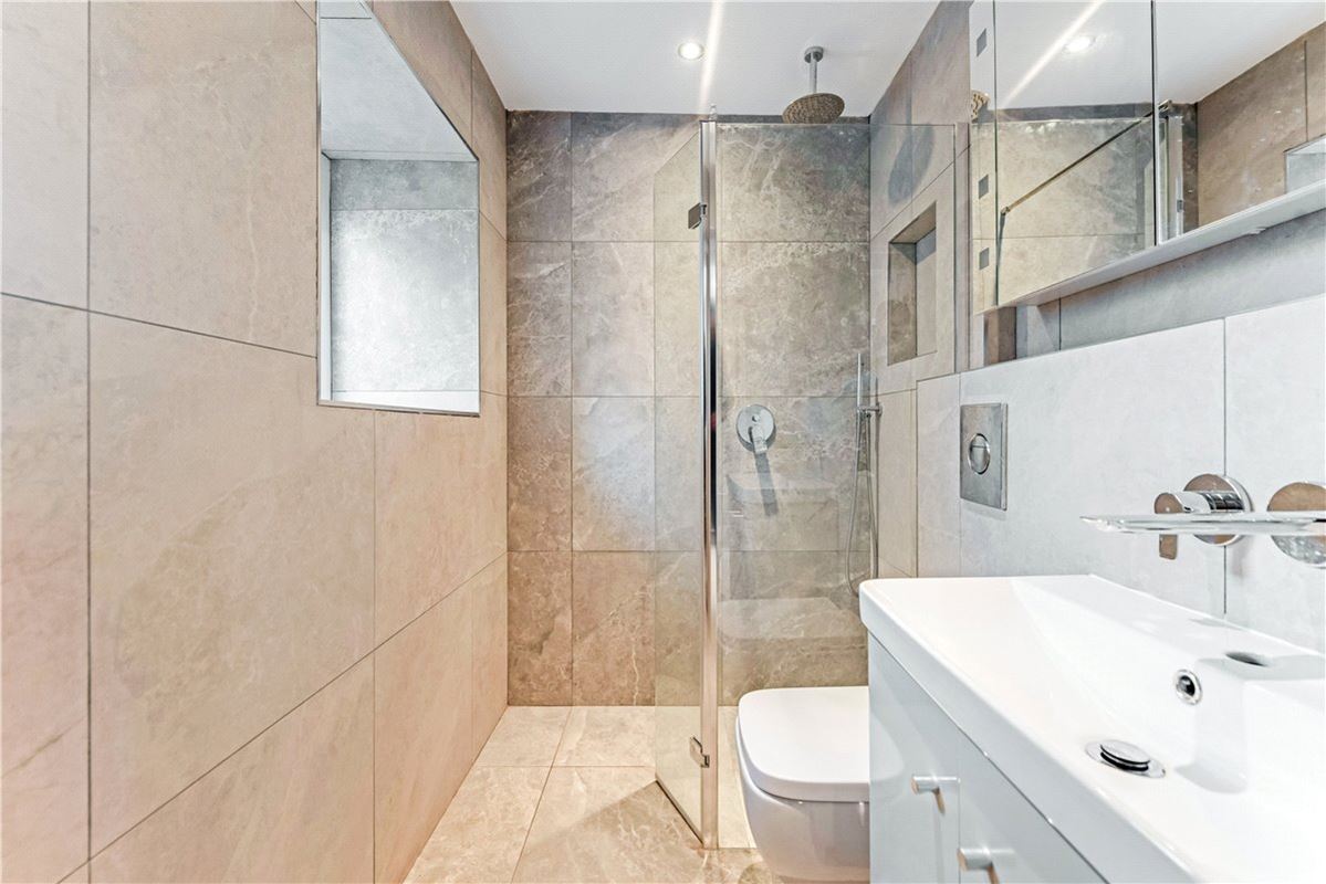 2 bedroom flat, Farne House, 12 Crewe Street NE68 - Available