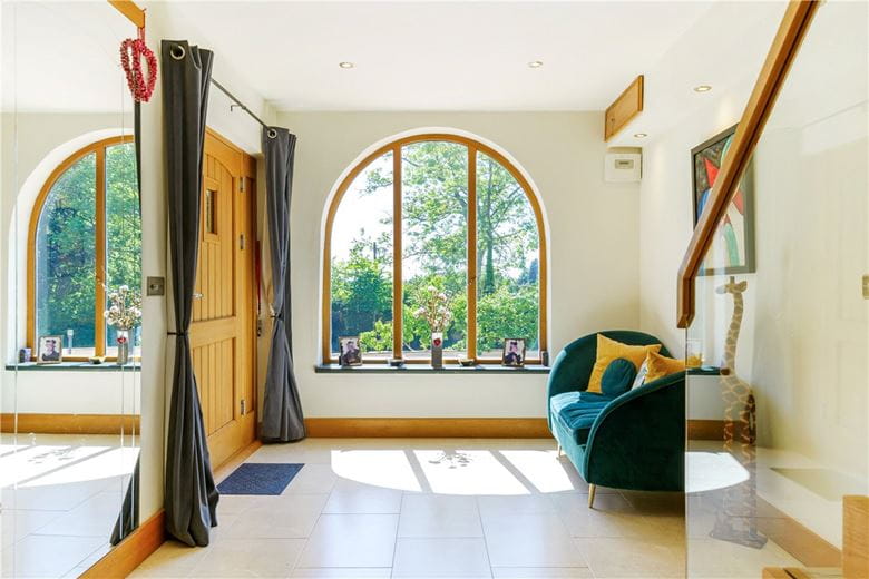 6 bedroom house, York House, Carleton Road WF8 - Available