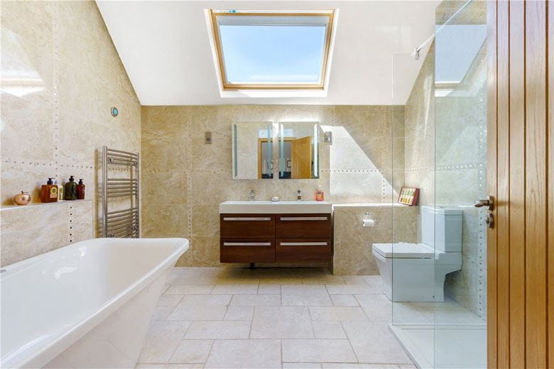 6 bedroom house, York House, Carleton Road WF8 - Available