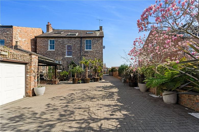 7 bedroom house, Huntington Road, York YO31 - Available