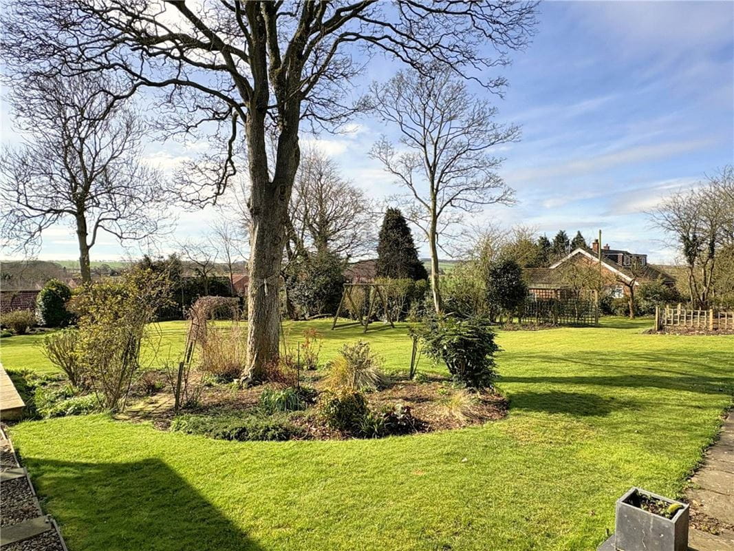 5 bedroom house, Front Street, Wold Newton YO25 - Sold STC