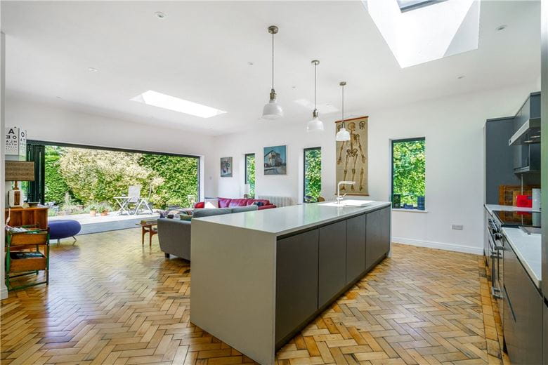 5 bedroom house, Main Street, Wilberfoss YO41 - Available