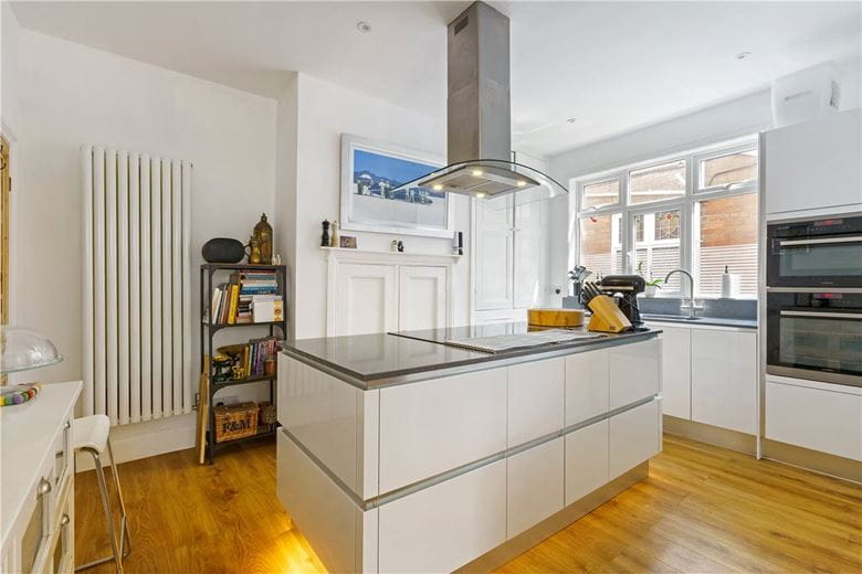 5 bedroom house, Chestnut Avenue, York YO31 - Available