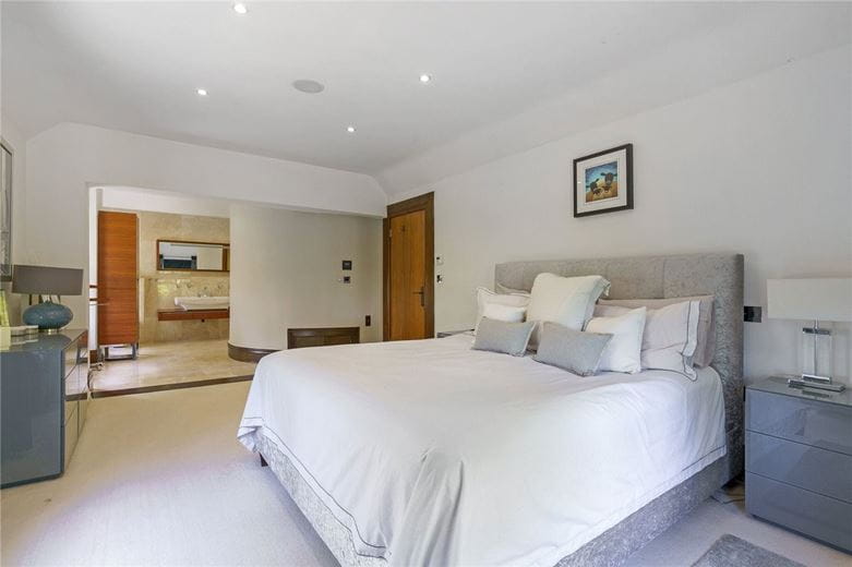 6 bedroom house, Newmill Farm, Mill Lane YO42 - Available