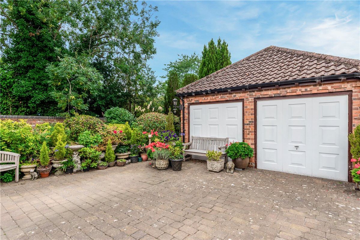 4 bedroom house, Yew Tree Close, Acaster Malbis YO23 - Available