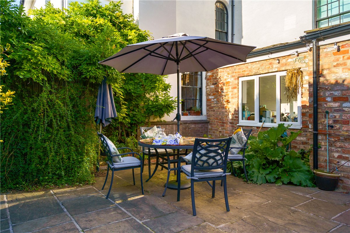 6 bedroom house, Doncaster Road, Selby YO8 - Available