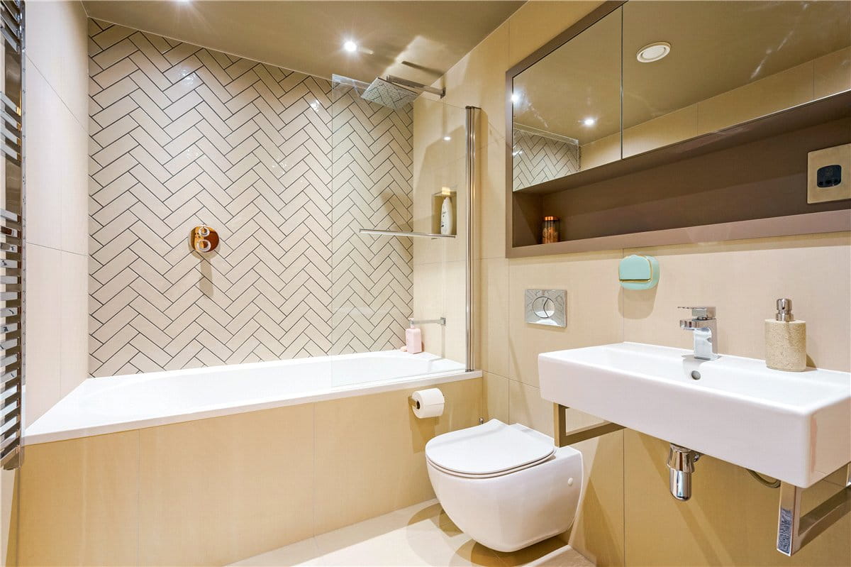 3 bedroom flat, Toft Green, York YO1 - Available