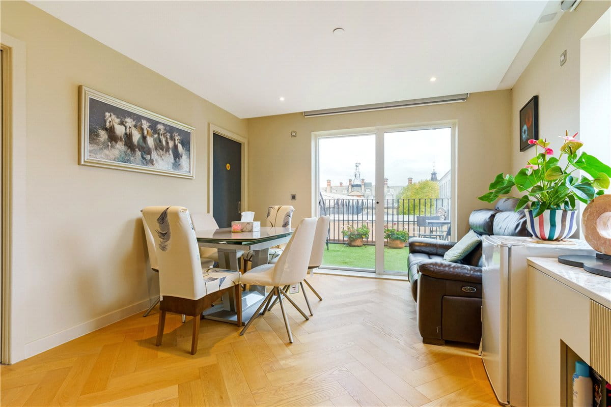 3 bedroom flat, Toft Green, York YO1 - Available