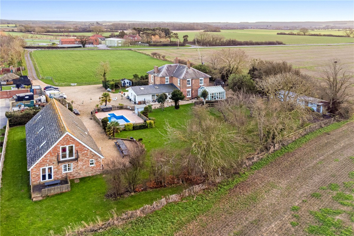 7 bedroom house, Manby Road, Stewton LN11 - Available