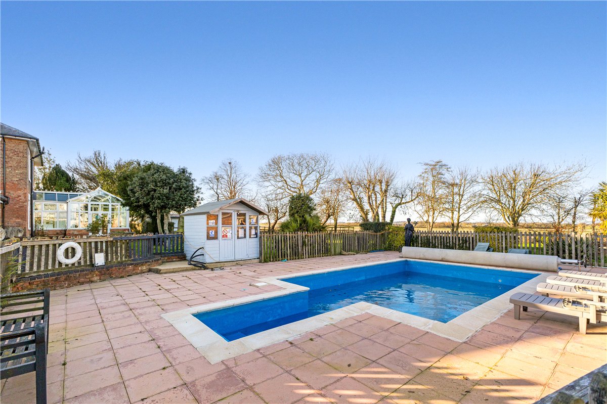 7 bedroom house, Manby Road, Stewton LN11 - Available