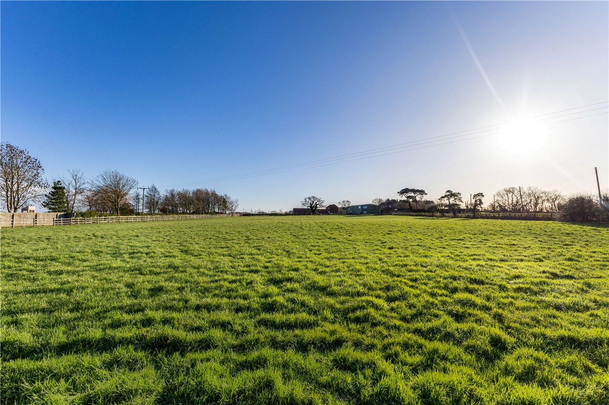 7 bedroom house, Manby Road, Stewton LN11 - Available