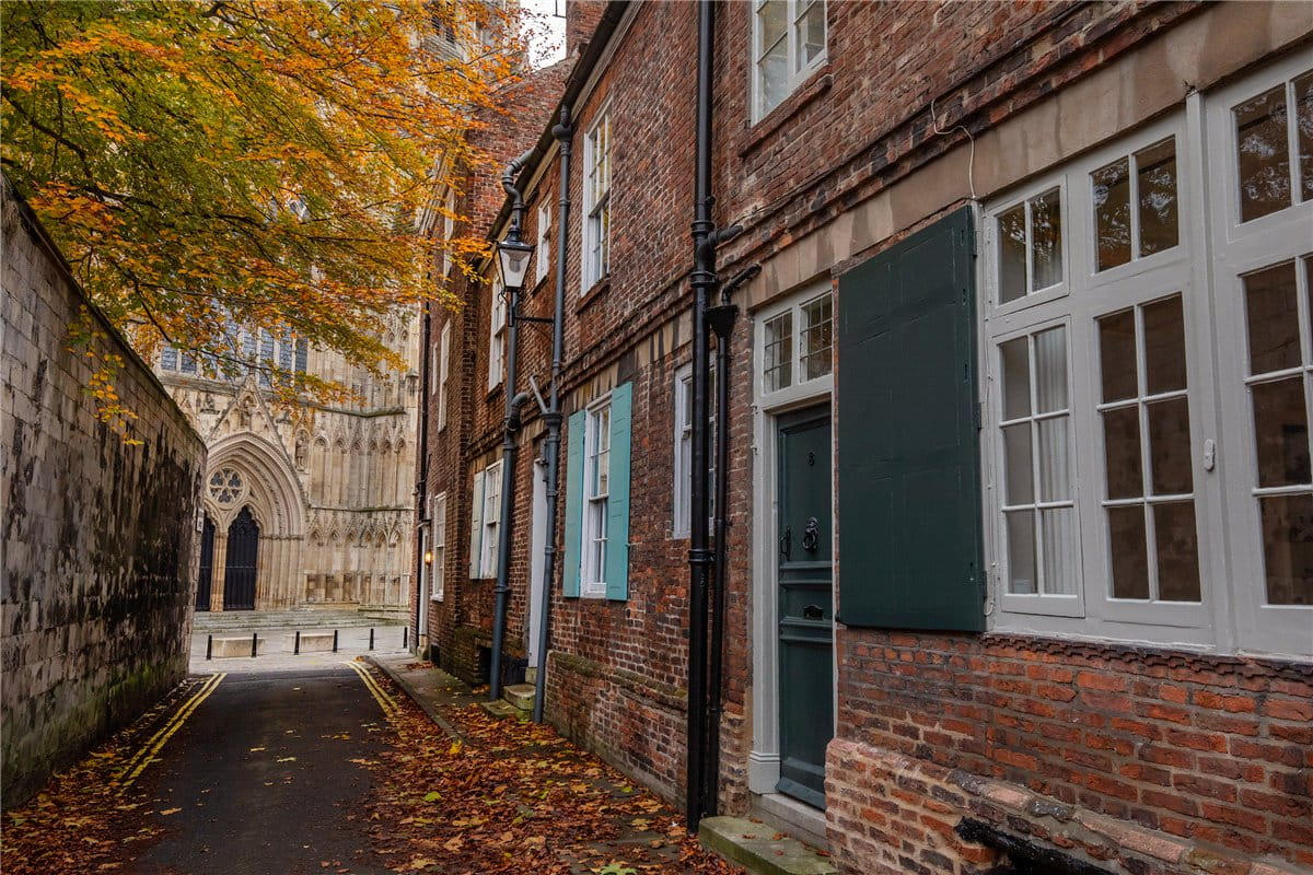 4 bedroom house, Precentors Court, York YO1 - Available