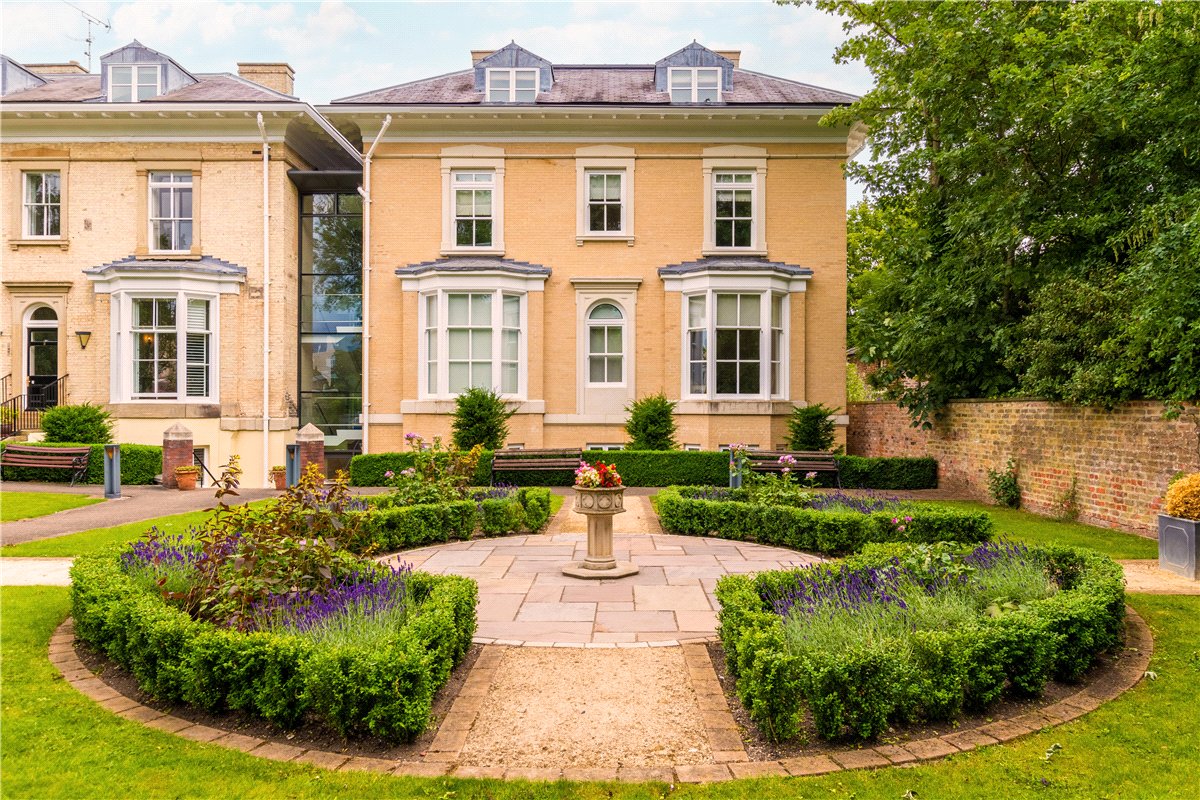 2 bedroom flat, Mill Mount, York YO24 - Available