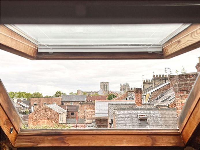 2 bedroom house, Neville Terrace, York YO31 - Available