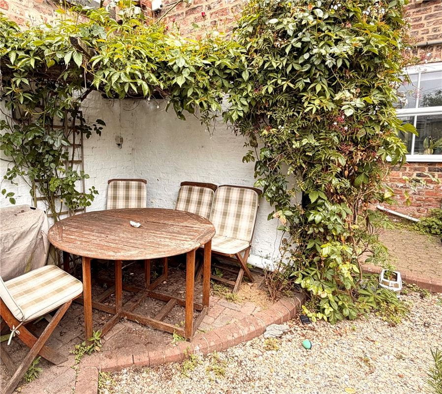 2 bedroom house, Neville Terrace, York YO31 - Available